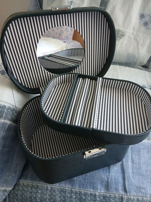 Mala pequena para guardar jóias estado como novo