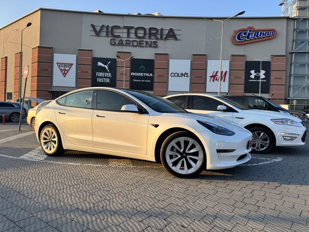 Оренда Tesla Model 3 2022 long range