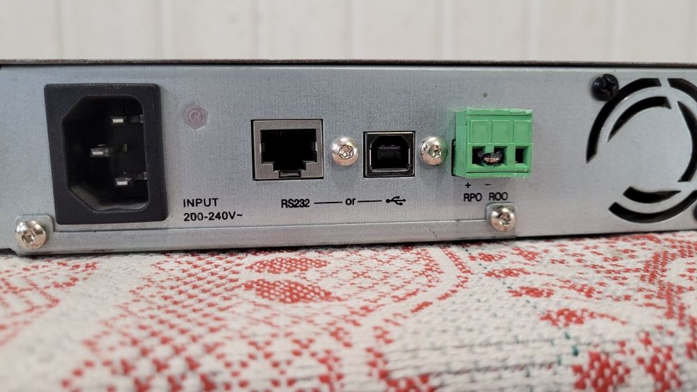 Источник песперебойного питания.