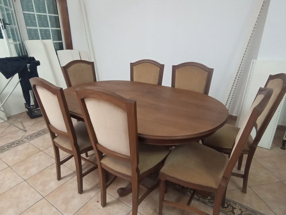 Conjunto de Mesa e Cadeiras