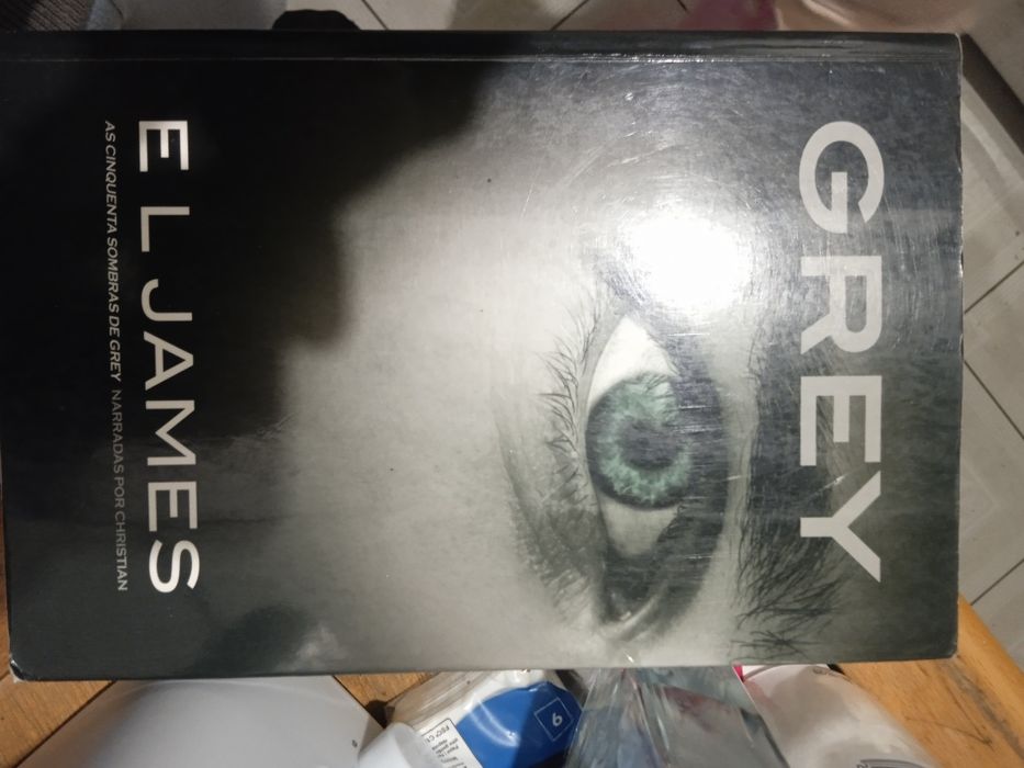 Vendo livro de grey
