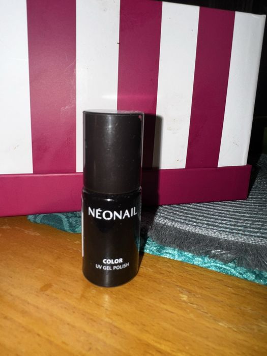 Lakiery hybdrydowe Neonail