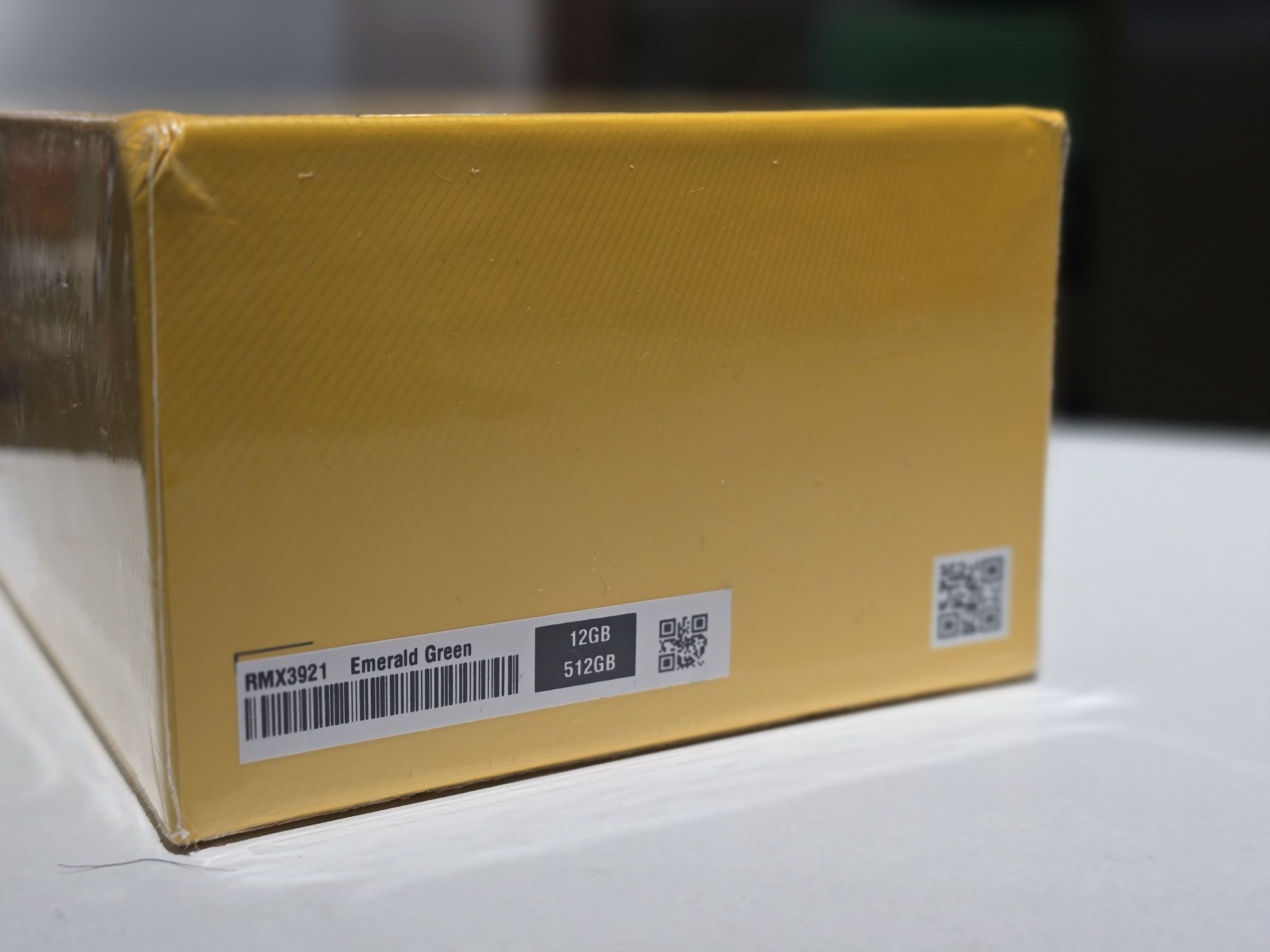 Смартфон realme 13 Pro+ 12/512GB Emerald Green (RMX3921) глобальна