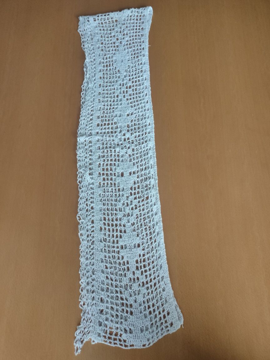 Conjunto de naperons em crochê.