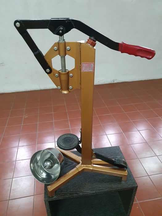 Manual Bottling Machine – Offer Includes 2 Dispensing Funnels64564178133379120