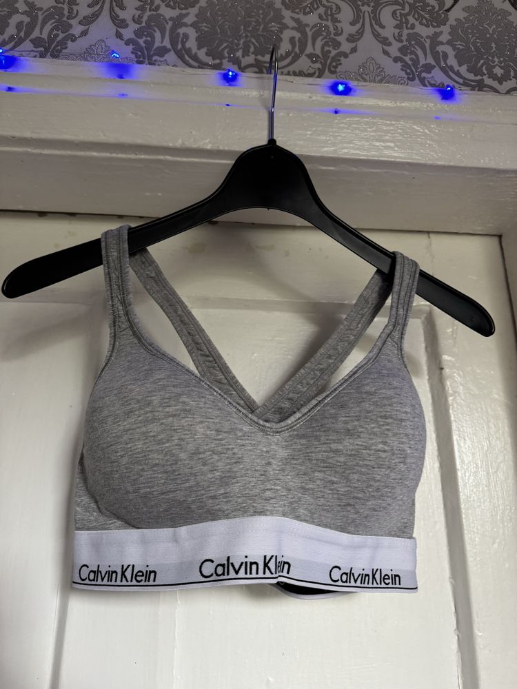 Класнючий жіночий оригінальний топ від Calvin Klein