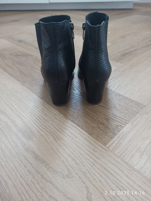 Czarne botki r.36