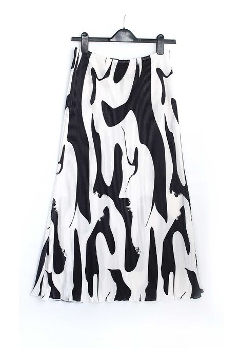 дуже гарна спідниця Shein