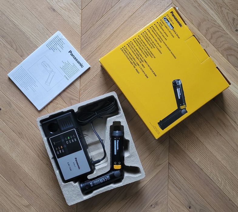 Wkrętarka przegubowa Panasonic EY 6220 NQ zestaw z ladowarka