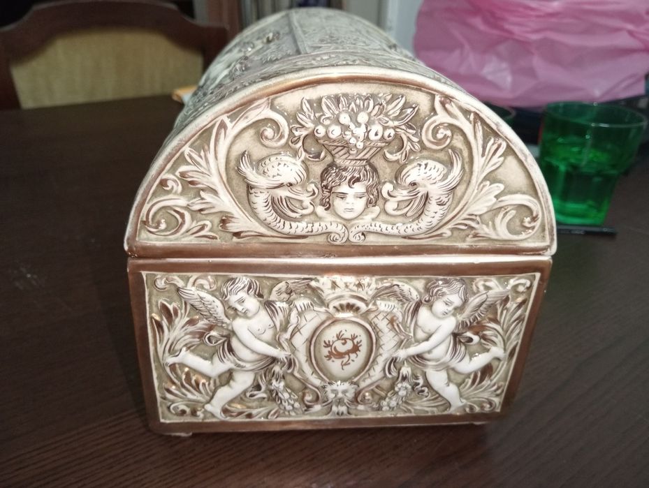 Antiguidades - caixa de loiça italiana