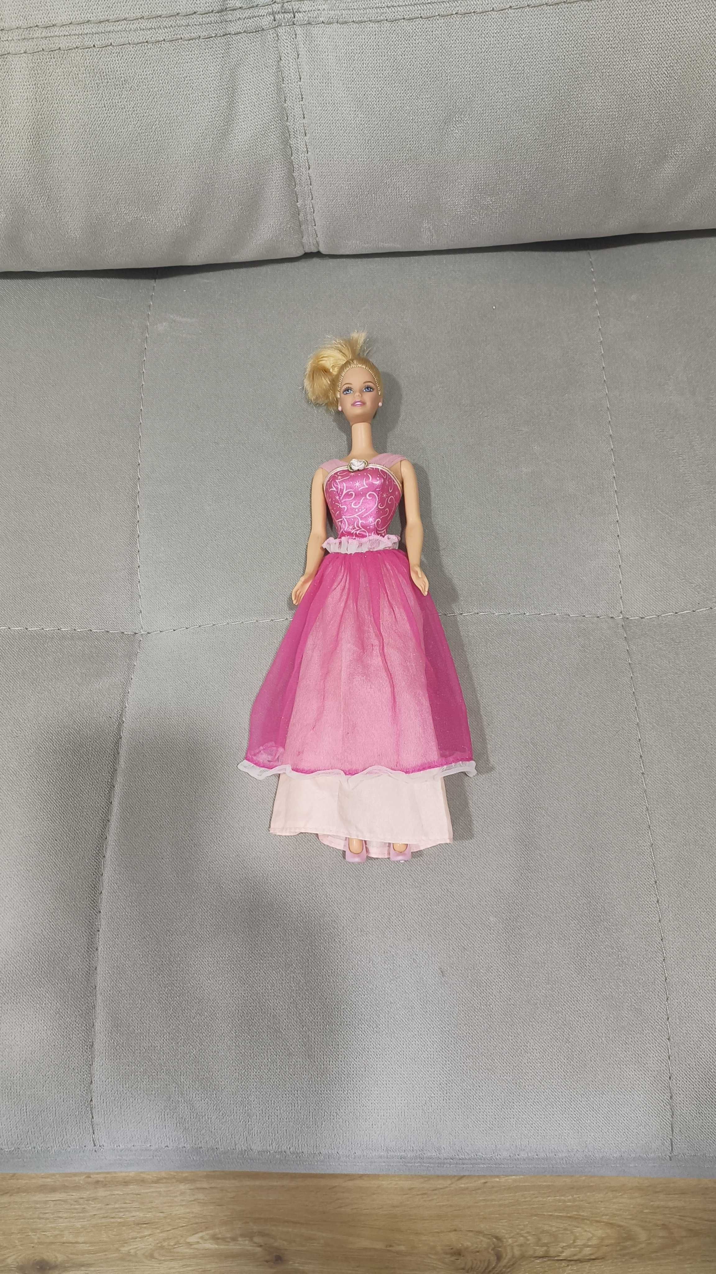 Barbie com vestido rosa