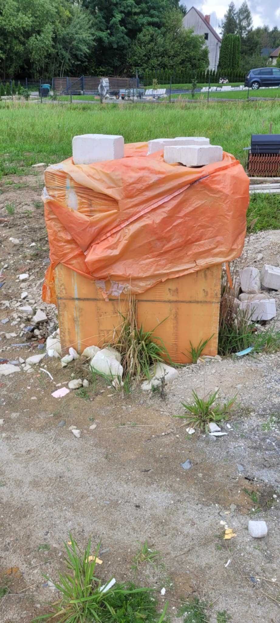 Pustaki na budowę
