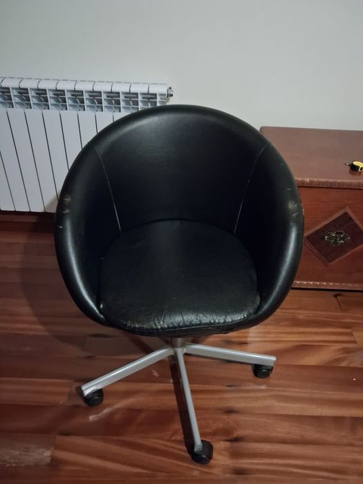 Cadeira giratória de escritório preta