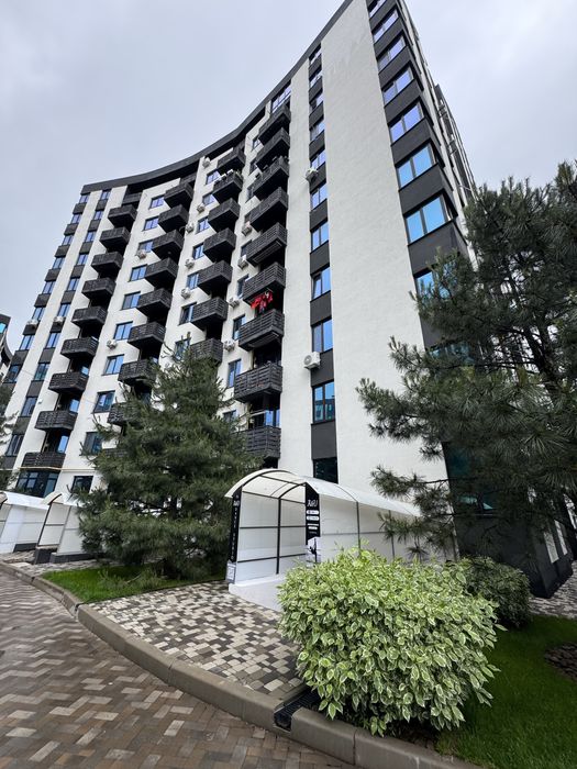 Продам приміщення 128м2 на центральній алеї ЖК Уютний квартал, без %
