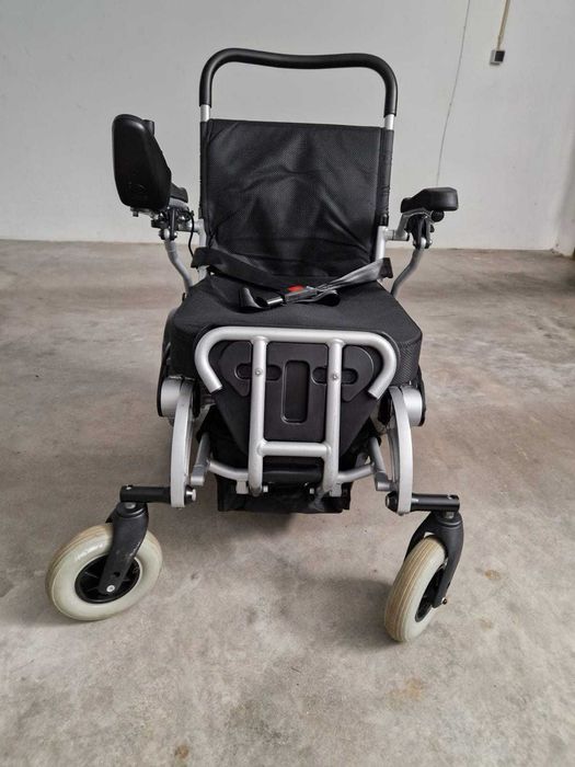 Cadeira de rodas MOBICLINIC Eléctrica