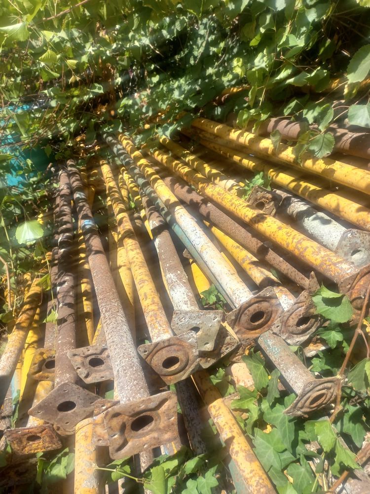 Escoras metalicas usadas vigas e madeira cofragem