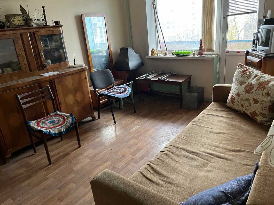 Здаємо 2-х кім. квартиру  біля метро Вирлиця. Вільна. Терміново!