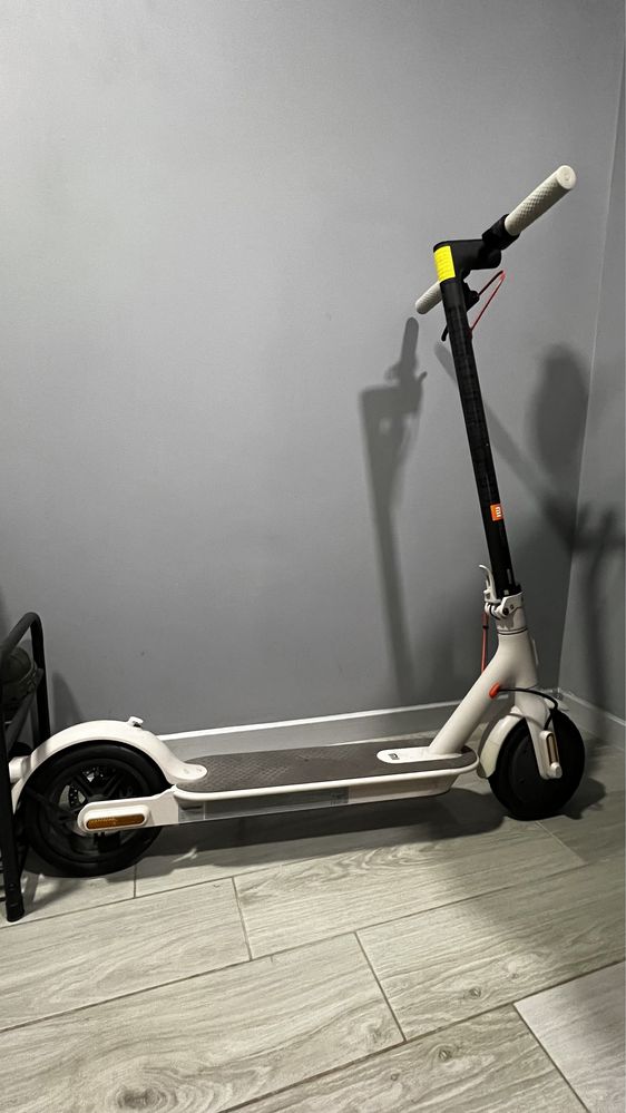 Електросамокат Xiaomi Mi Electric Scooter 3