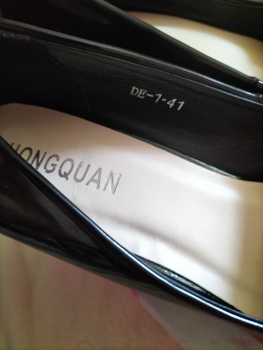 Туфлі лакові жіночі