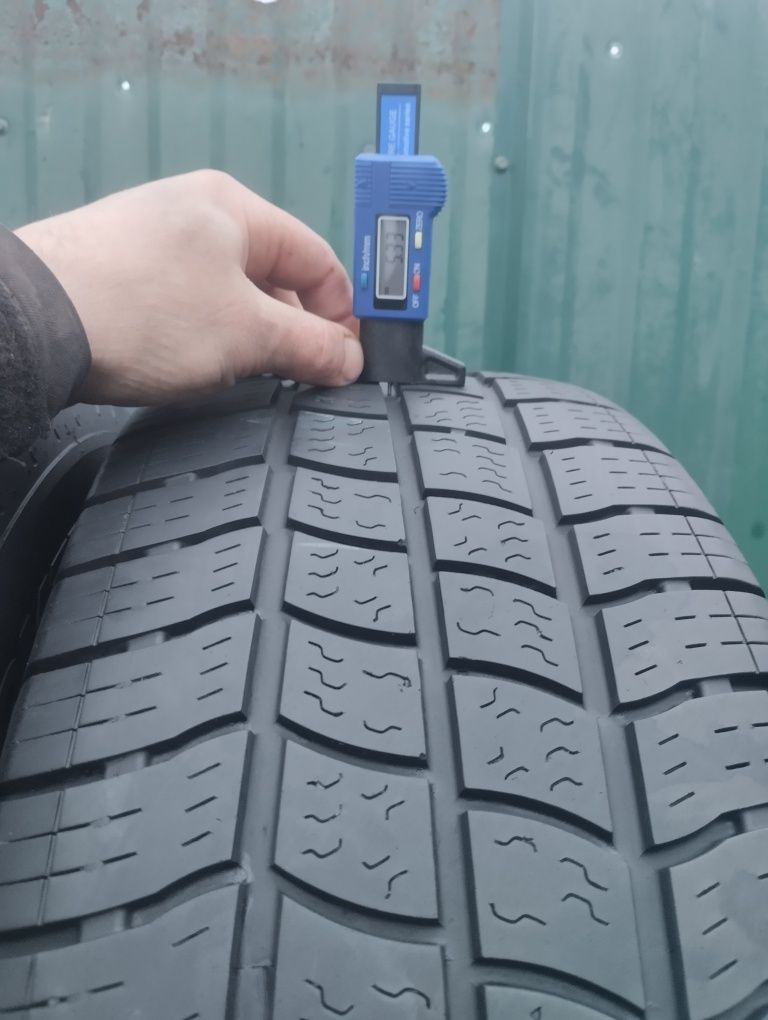 235/65/16 c Vredestein всесезонні