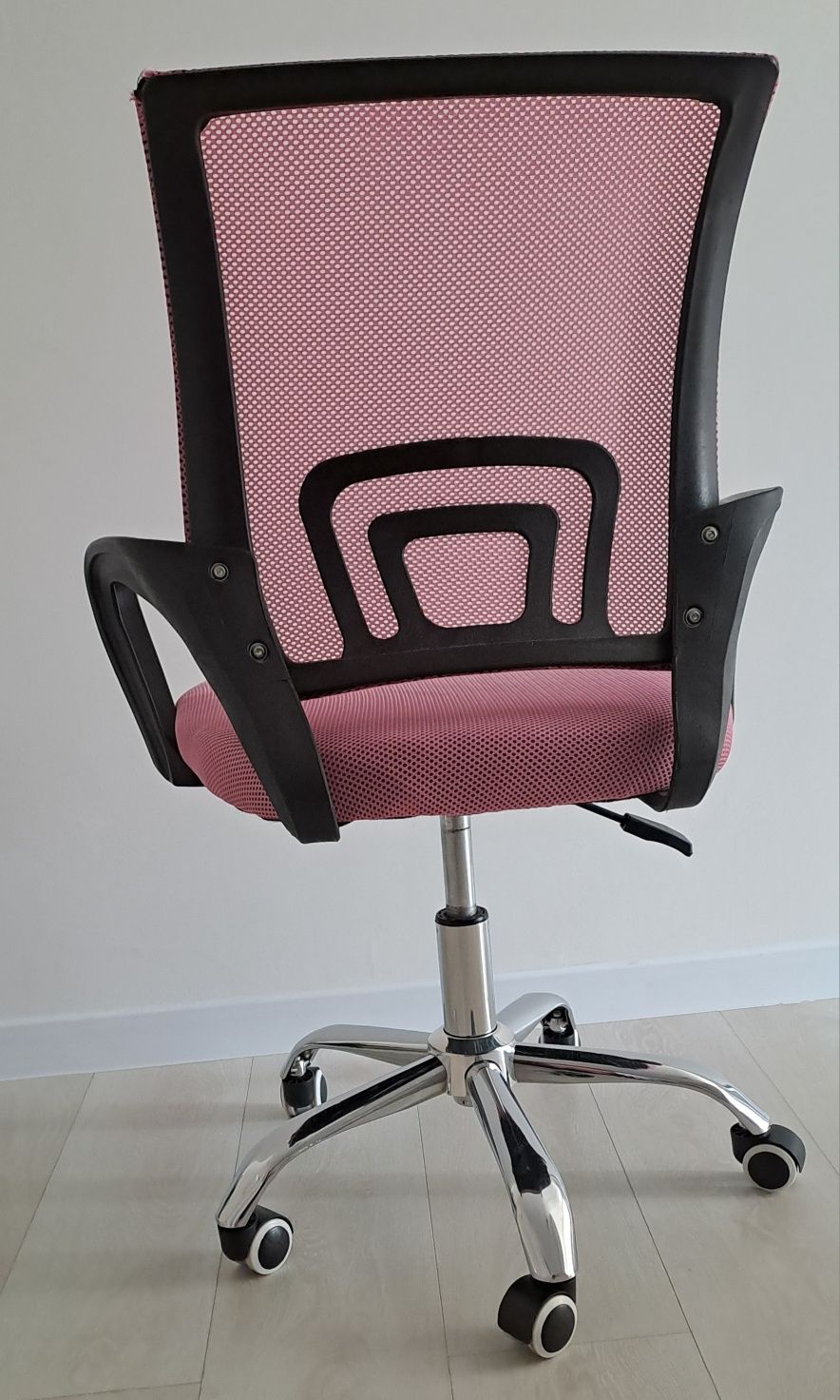 Krzesło obrotowe biurowe do nauki różowe regulowane różowe jak nowe