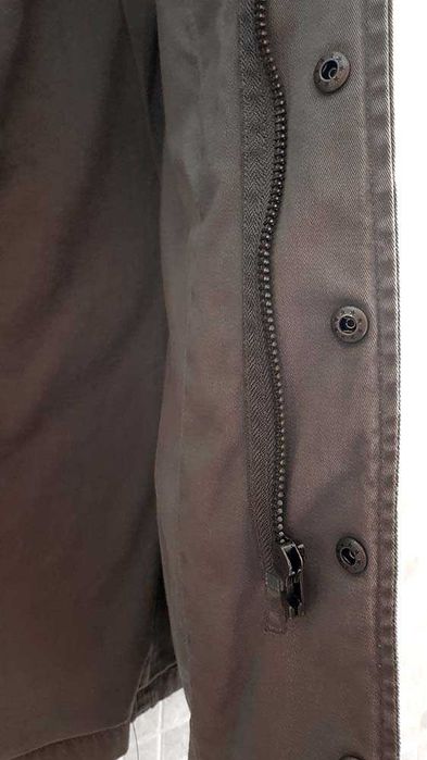 Blusão motorbike verde cáqui com mangas em napa preta vários bolsos