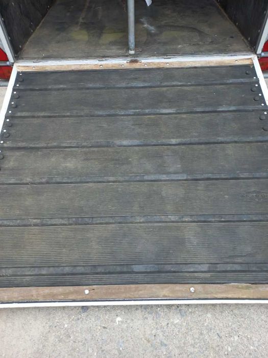 Продам причеп коневоз для перевезення коней батман