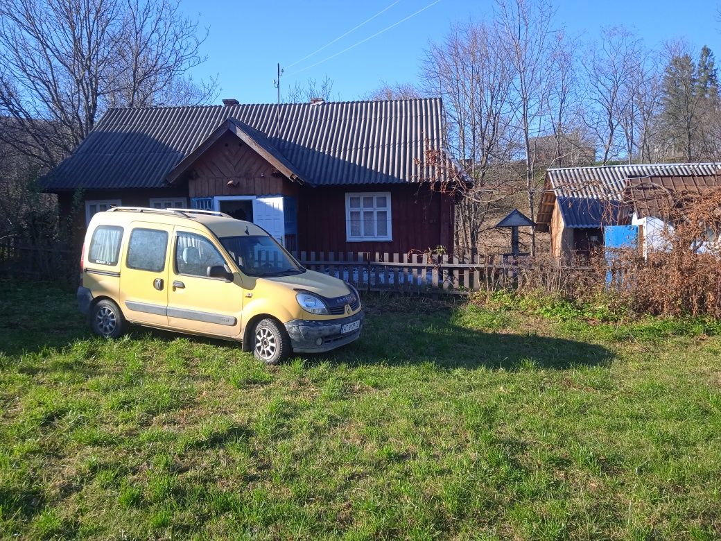 Будинок із земельною ділянкою