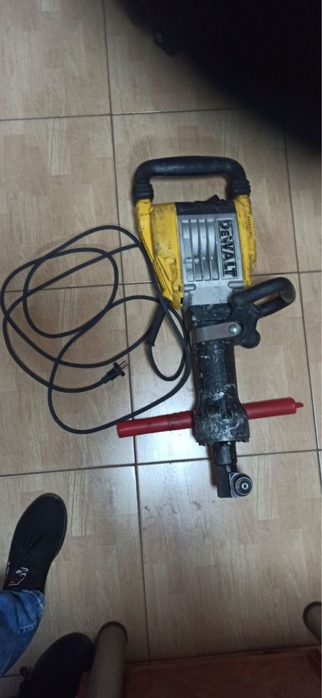 Отбойный молоток DeWALT D25960