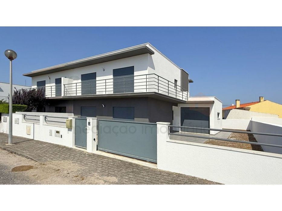 Moradia na Silveira para Arrendamento