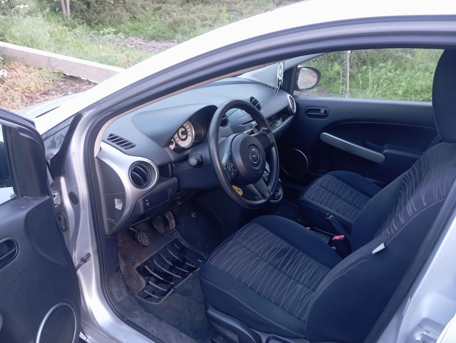 Mazda 2 impecável