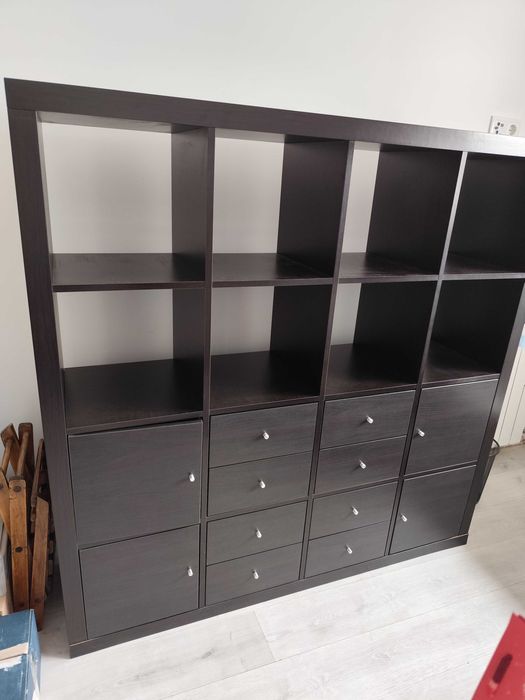 Estante ikea com arrumação