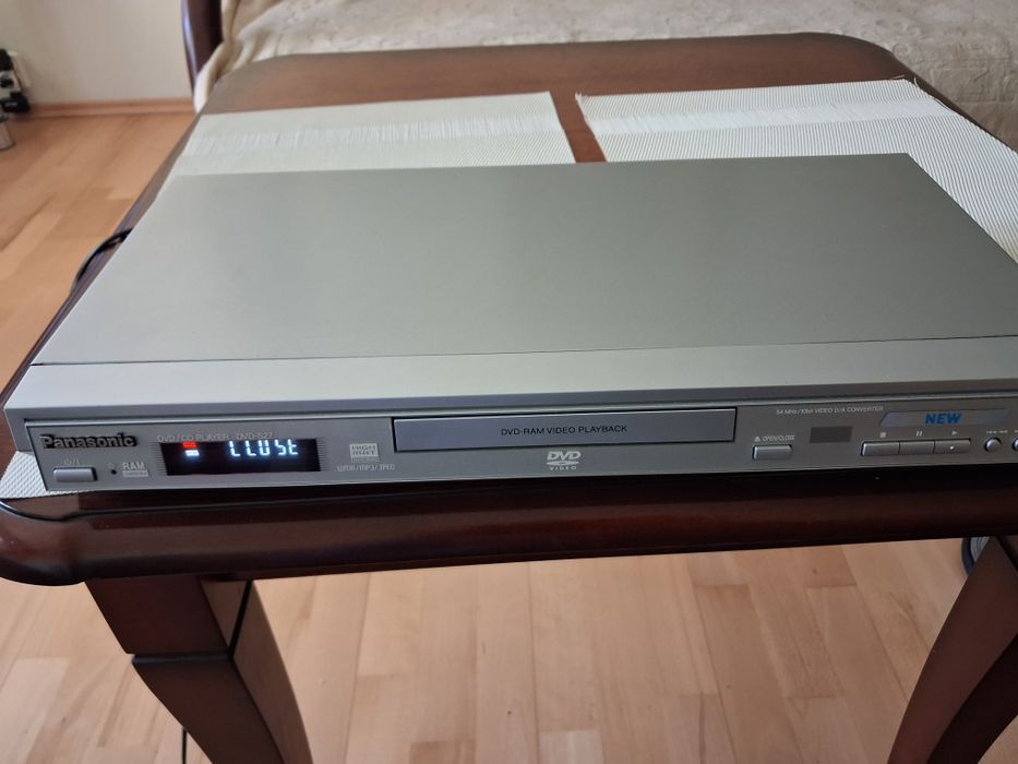 Odtwarzacz Panasonic DVD - S 27