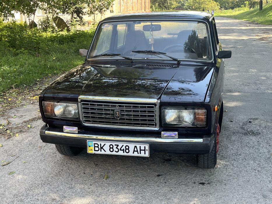 Автомобіль ваз 2107