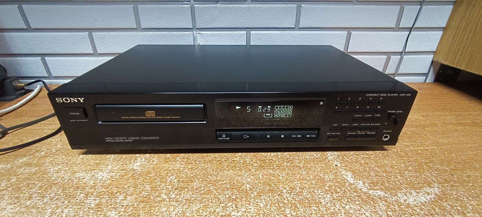 Odtwarzacz cd SONY CDP-315. Optical