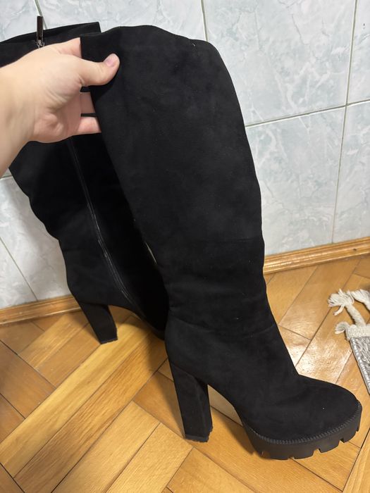 Чобітки на каблуку з замші в ідеальному стані