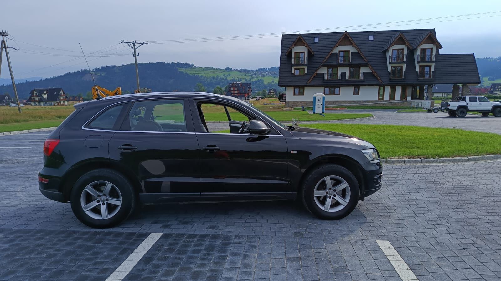 Audi Q5 S-Line 2.0TDi 170 KM Ful opcja Skóra NAVI BiXenon DVD Pdc Hak