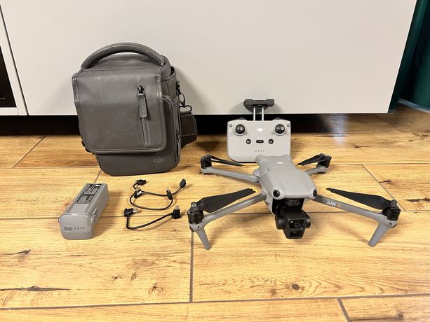 Dron Dji Air 3 Stan bardzo dobry, Zestaw