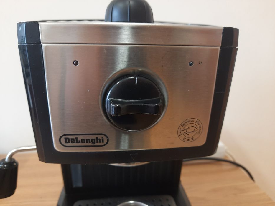 Ekspres kolbowy do kawy Delonghi