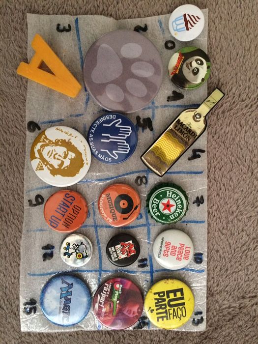 Pins, broche ou crachás de lapela