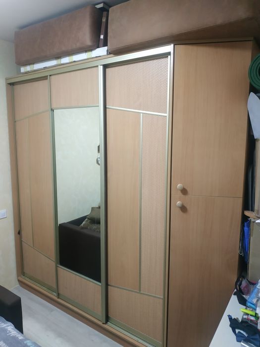 Комод на чотири відділення  Продається разом з шафою