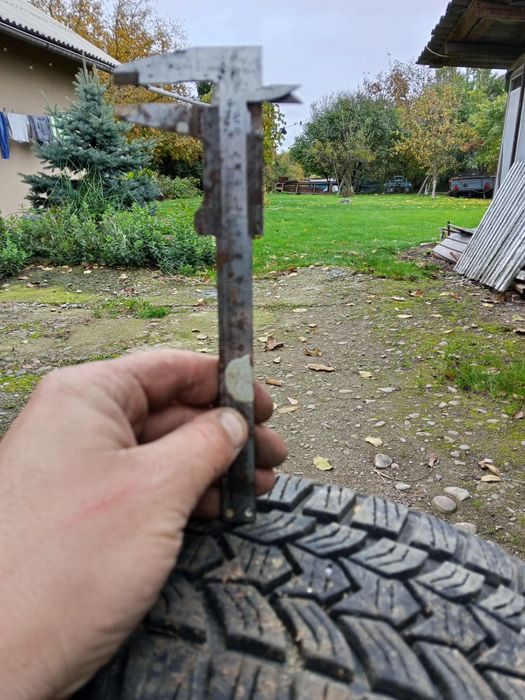 Продам зимові шини диски 5 98 16 та шини 215 60 r16