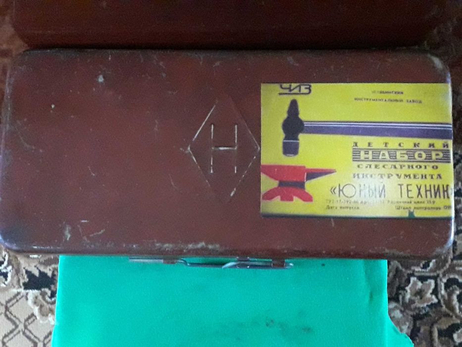 Набір слюсарного інструмента "Юний Технік"  ЧИЗ. Винт до лещат ЧИЗ.