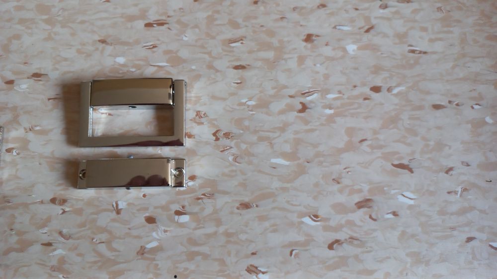 Zamki, zapięcia do skrzyni futerału