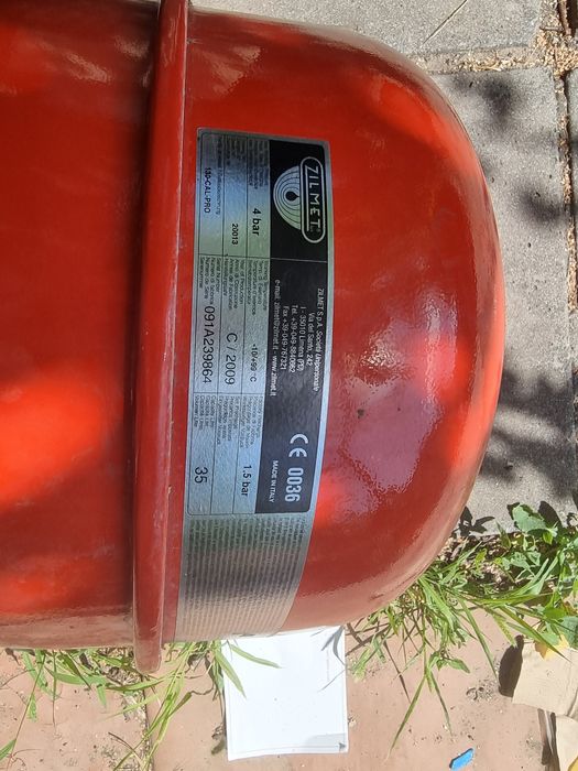 Расширительный бачок ZILMET для отопления .