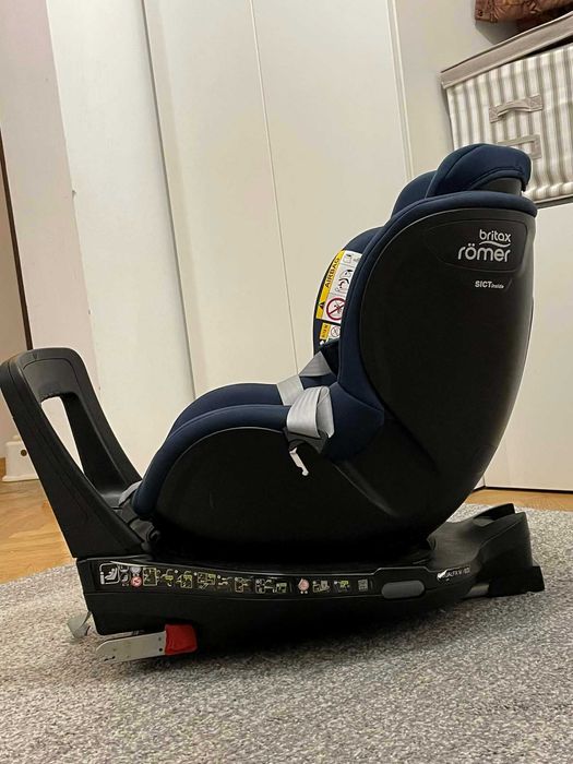Fotelik samochodowy Britax Romer Dualfix 2R 0-18 kg obrotowy RWR FWF