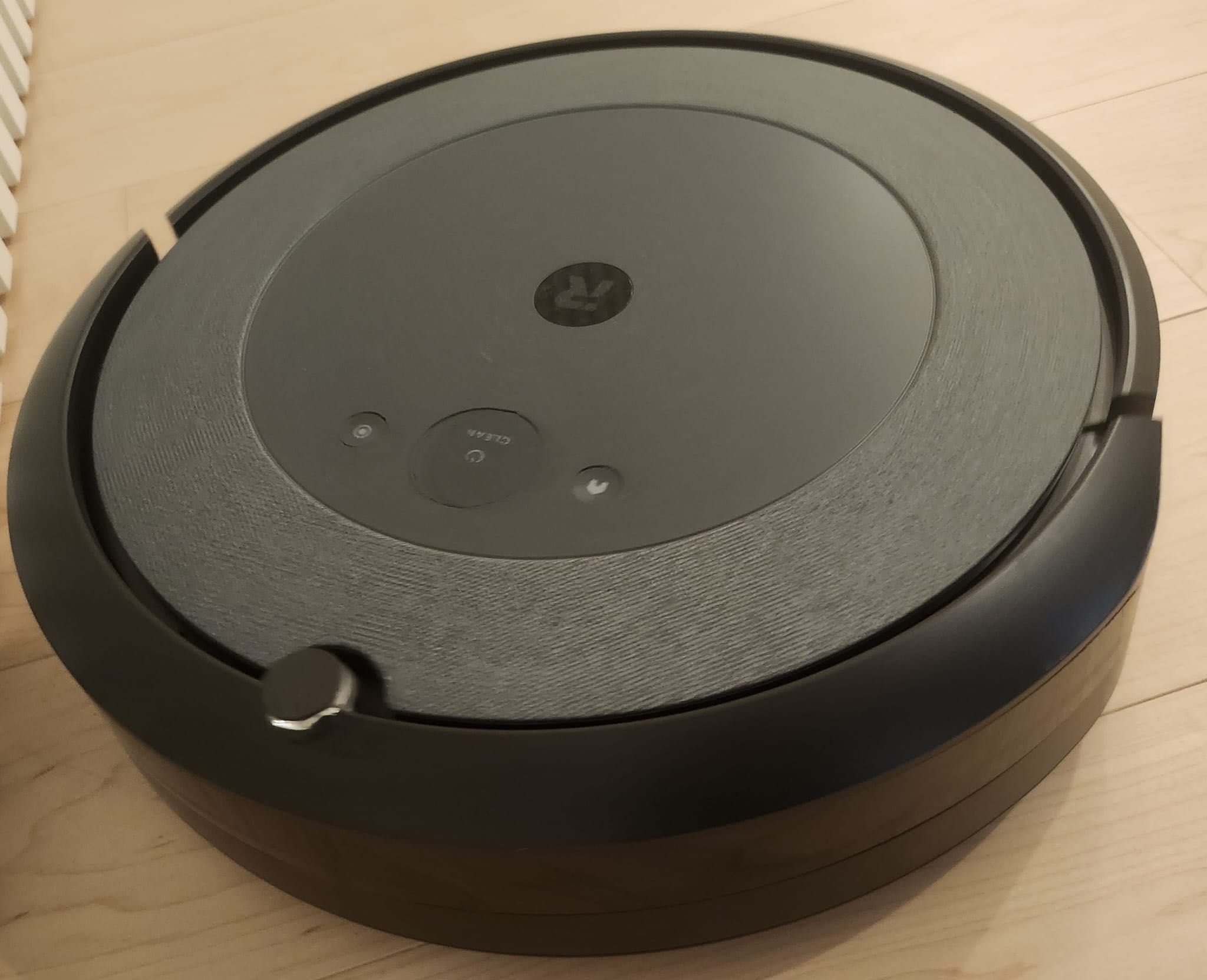 Robot aspirador - IROBOT Roomba i5 + 1 pack de 3 bolsas allergenlock