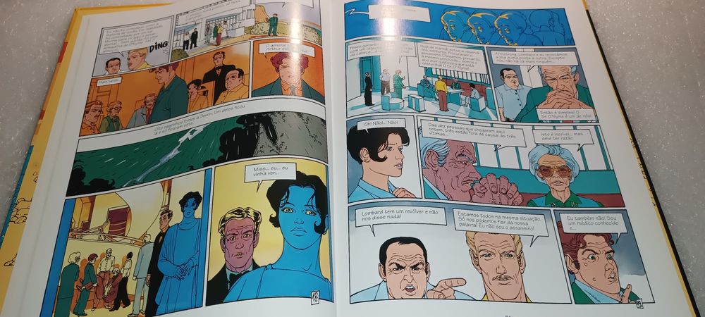 Livro banda desenhada O caso dos dez negrinhos  Álbum edição Repsol