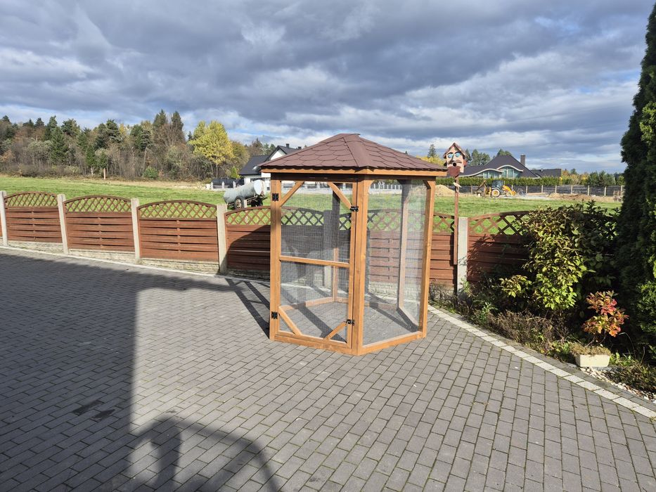 Woliera szesciokatna