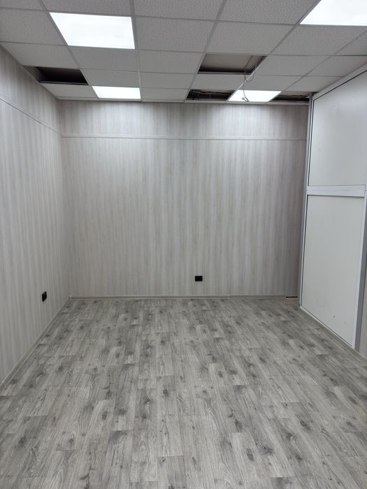 Здається приміщення біля центрального ринку